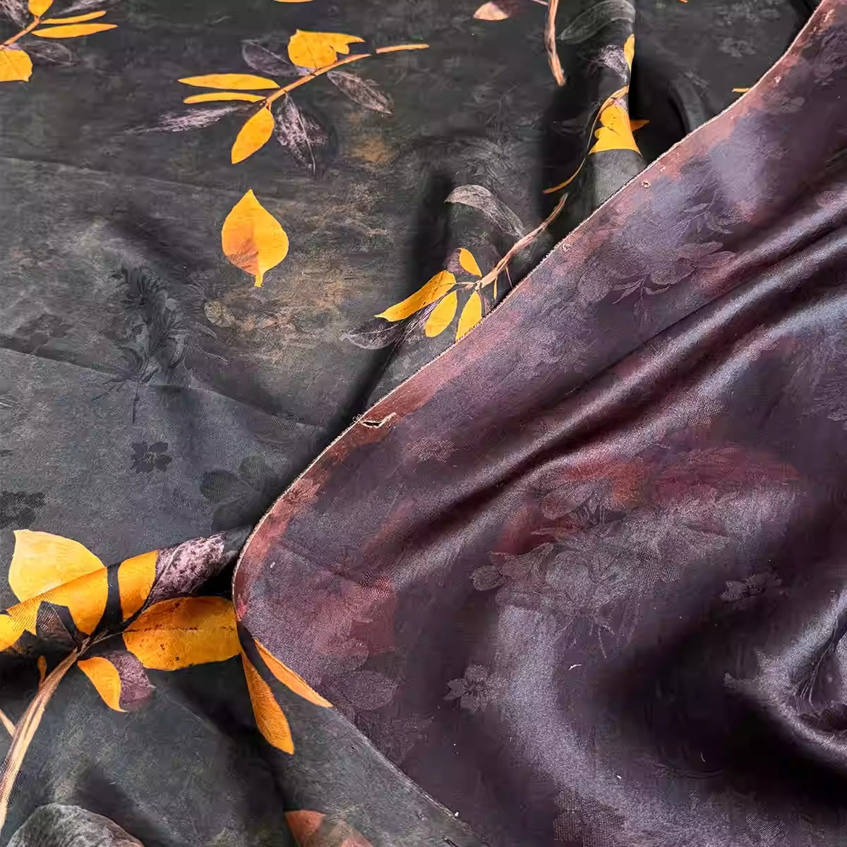 XYHYS叶舞诗华 - Jacquard HUALUO Hongyunsha silk fabric, 25 momme openwork texture, 110cm by the Yard