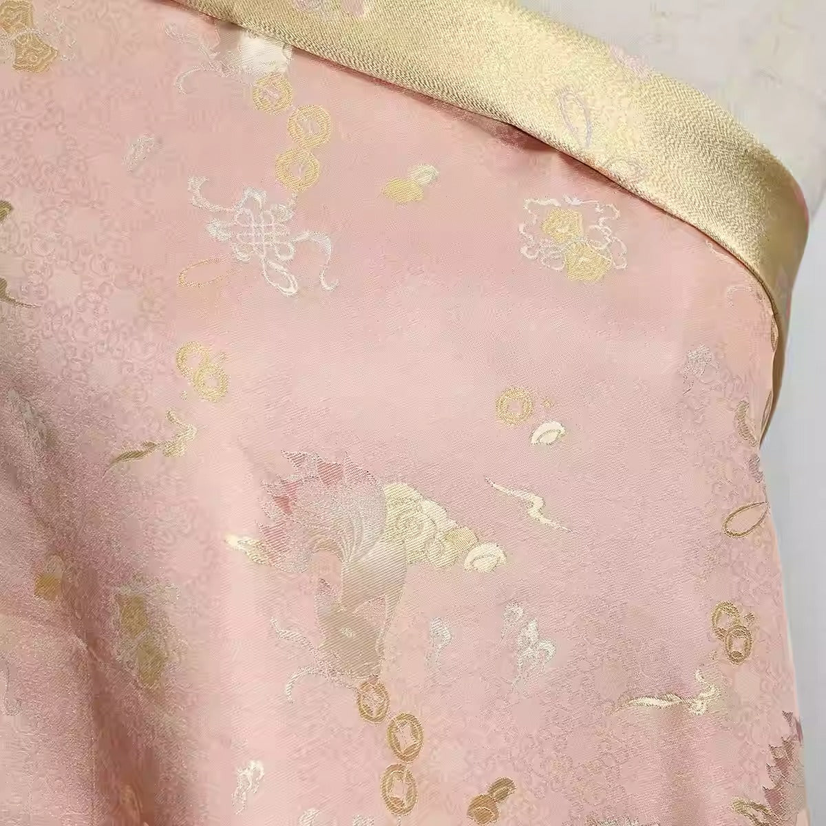 XYLDXSJ 铜线九尾狐粉色 - Gilt-Thread Song Brocade 织金宋锦, 38 momme 140cm wide by the yard