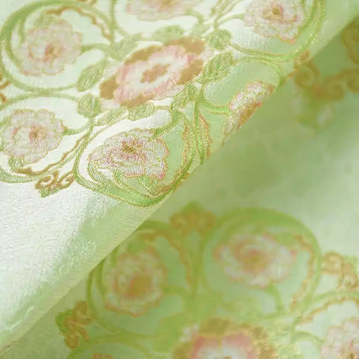 XYLDXSJ 如意团花纹绿色 - Gilt-Thread Song Brocade 织金宋锦, 38 momme 140cm wide by the yard