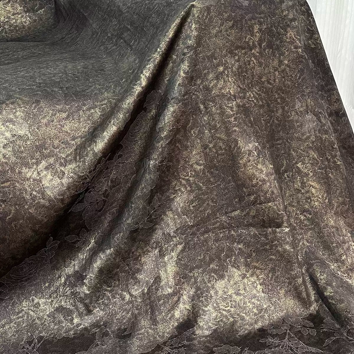 鎏金牡丹 Mud Silk fabric, Jacquard HUALUO, 26 momme 110cm wide by the Yard