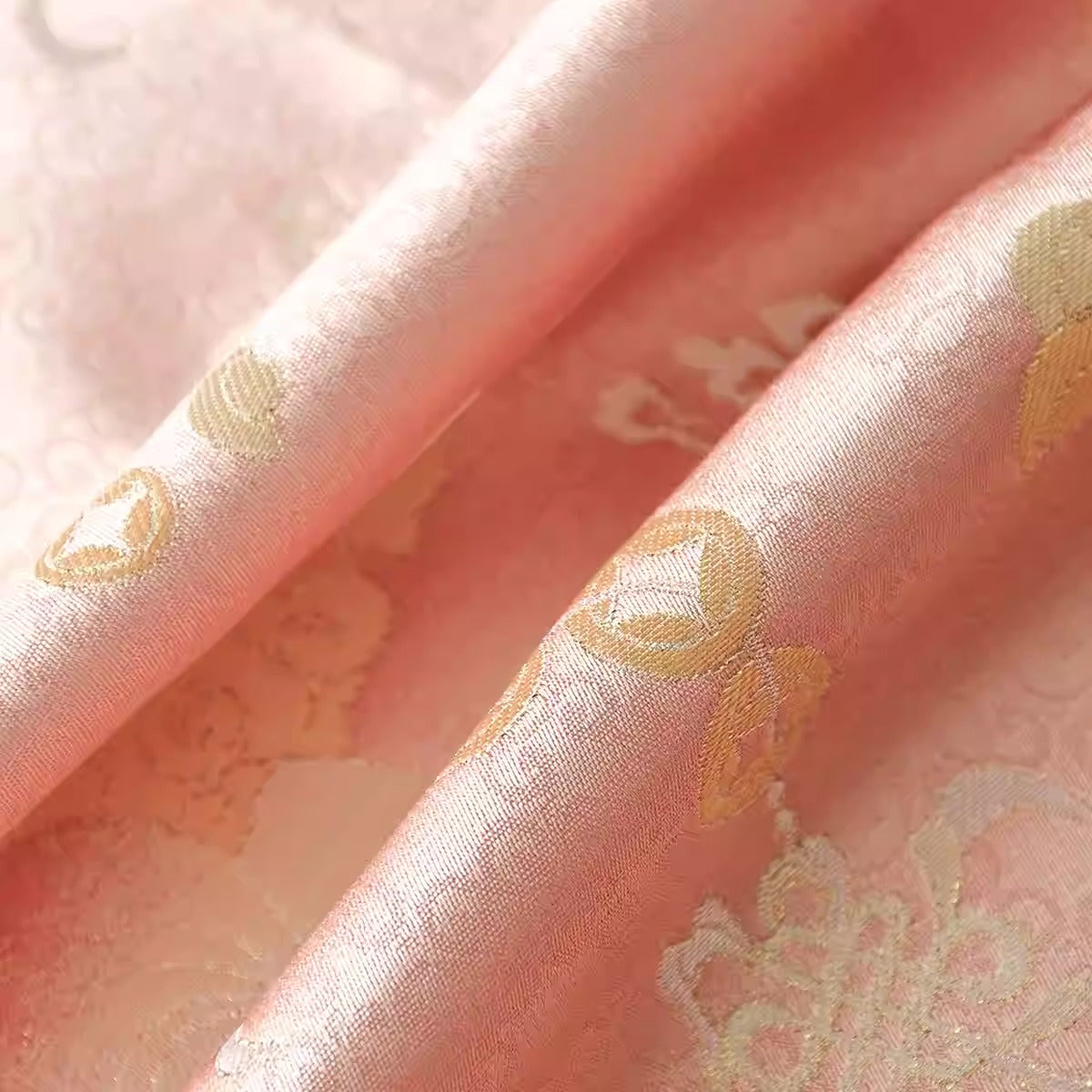 XYLDXSJ 铜线九尾狐粉色 - Gilt-Thread Song Brocade 织金宋锦, 38 momme 140cm wide by the yard