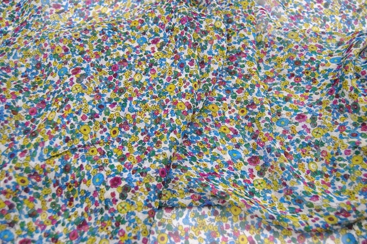XIAOSUIHUA - 8 Momme Tiny Floral Print Crinkled Silk Georgette Fabric - 135cm wide by the Yard