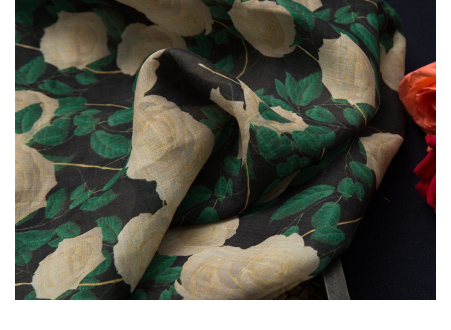 BAIMEIGUI - White Roses Digital Printing 42 Thread Count Ramie Fabric - 140cm wide by the Yard