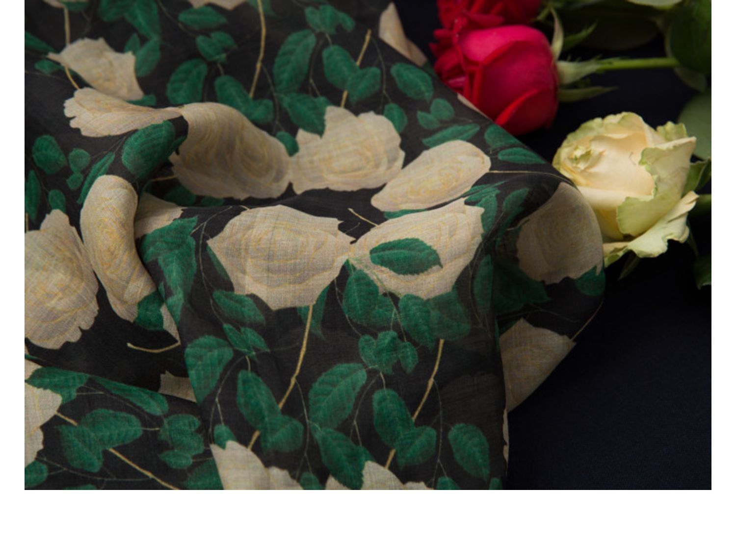 BAIMEIGUI - White Roses Digital Printing 42 Thread Count Ramie Fabric - 140cm wide by the Yard