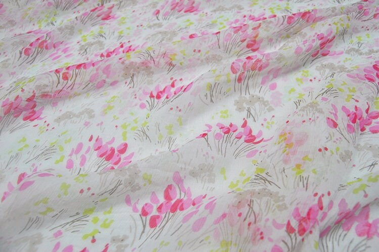 KUAILE - 6 Momme Crinkled Silk Georgette Pink Flower Print Fabric 120cm by the Yard
