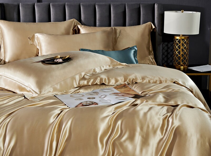 CHAMPAGNE GOLD - 30 Momme Mulberry Silk Pillowcase