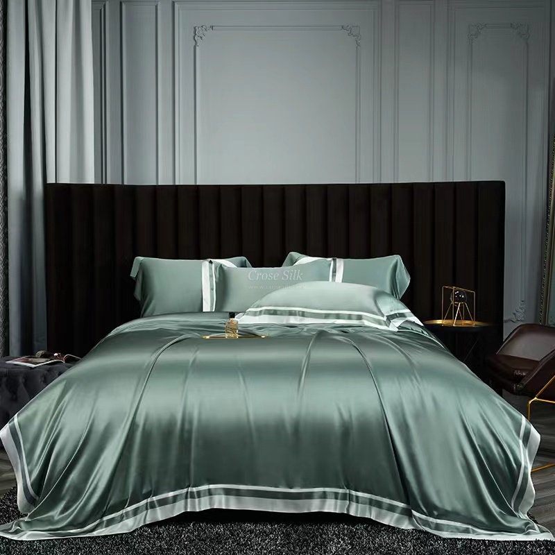 LILY PAD - 25 Momme Flying Edge Purfle Silk Bedding Set 4pcs