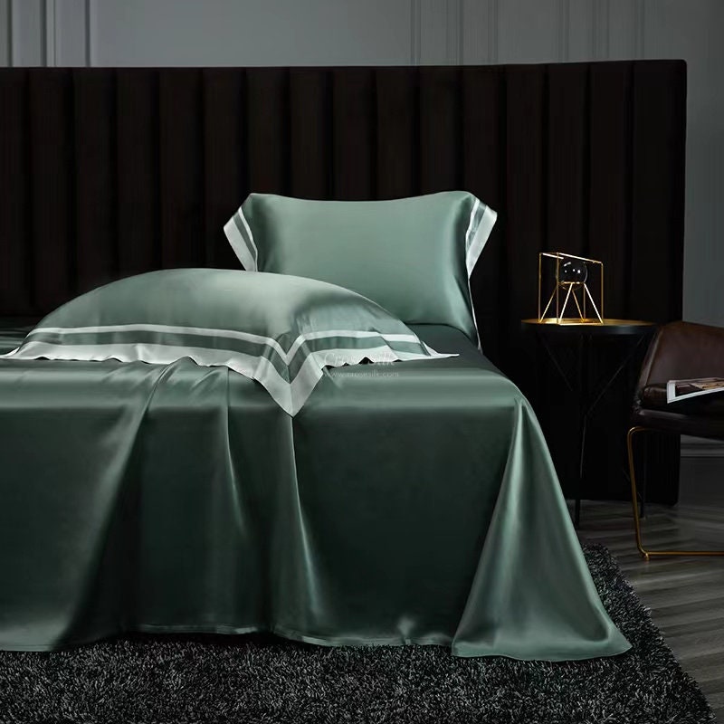 LILY PAD - 25 Momme Flying Edge Purfle Silk Bedding Set 4pcs