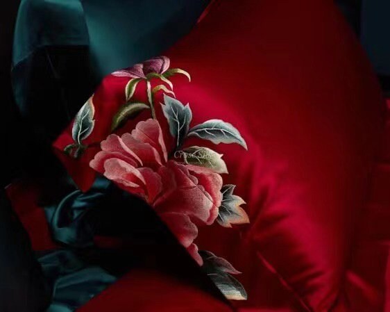 PEONY EMBROIDERY CRIMSON - 25 Momme 100% Mulberry Silk Bedding Set 4 pieces