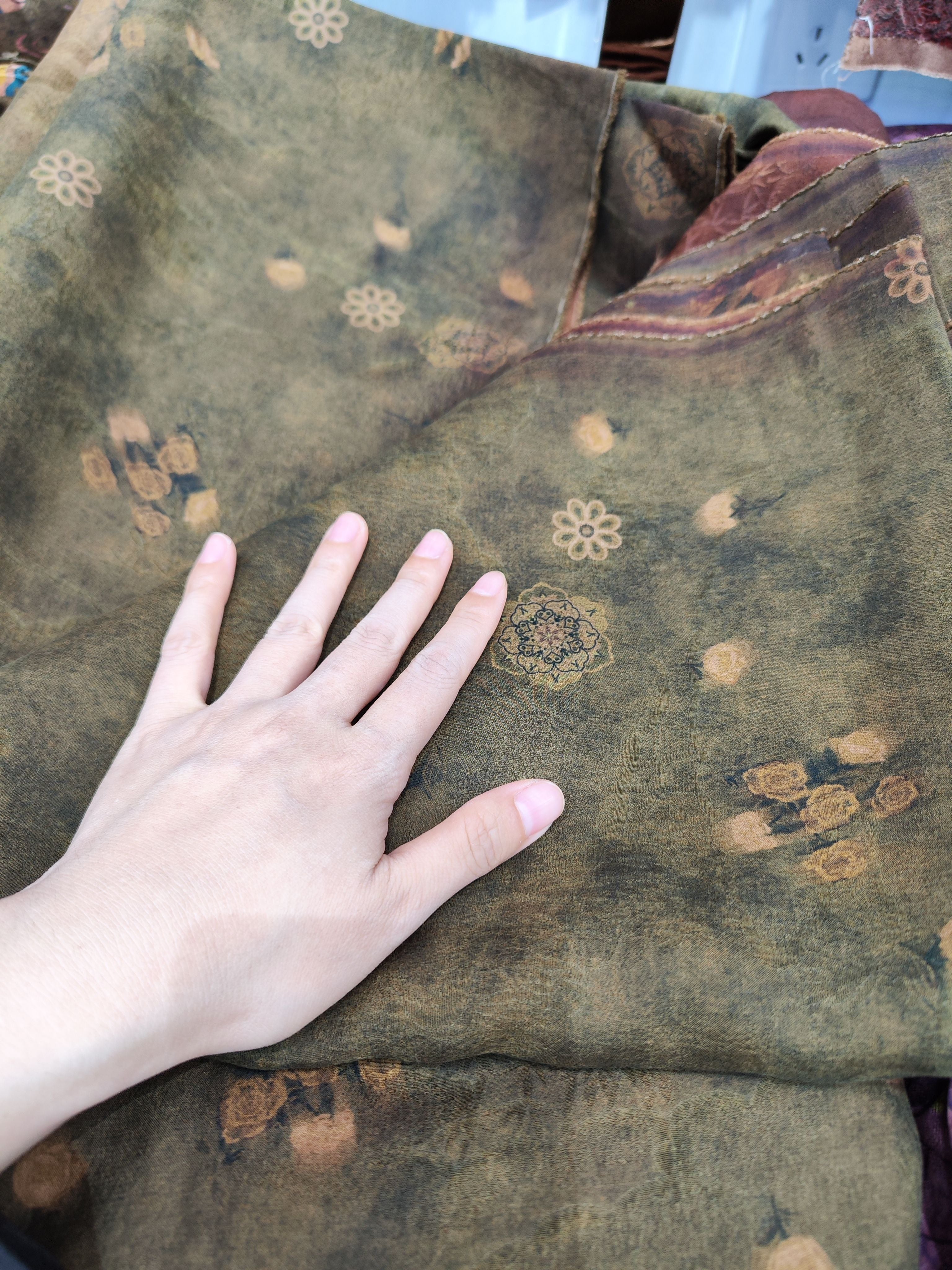 ZZYRBX - Handmade 27 Momme HUALUO Jacquard Hongyunsha Mud Silk Fabric (Openwork texture) - 110cm by the Yard