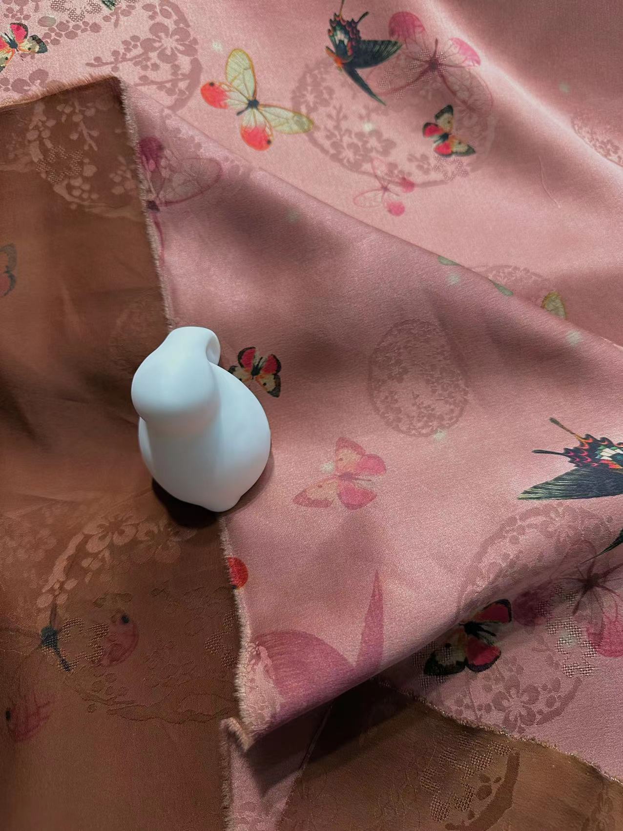 SXTHHD - Handmade 25 Momme HUALUO Jacquard Hongyunsha Mud Silk Fabric (Openwork texture) - 114cm by the Yard