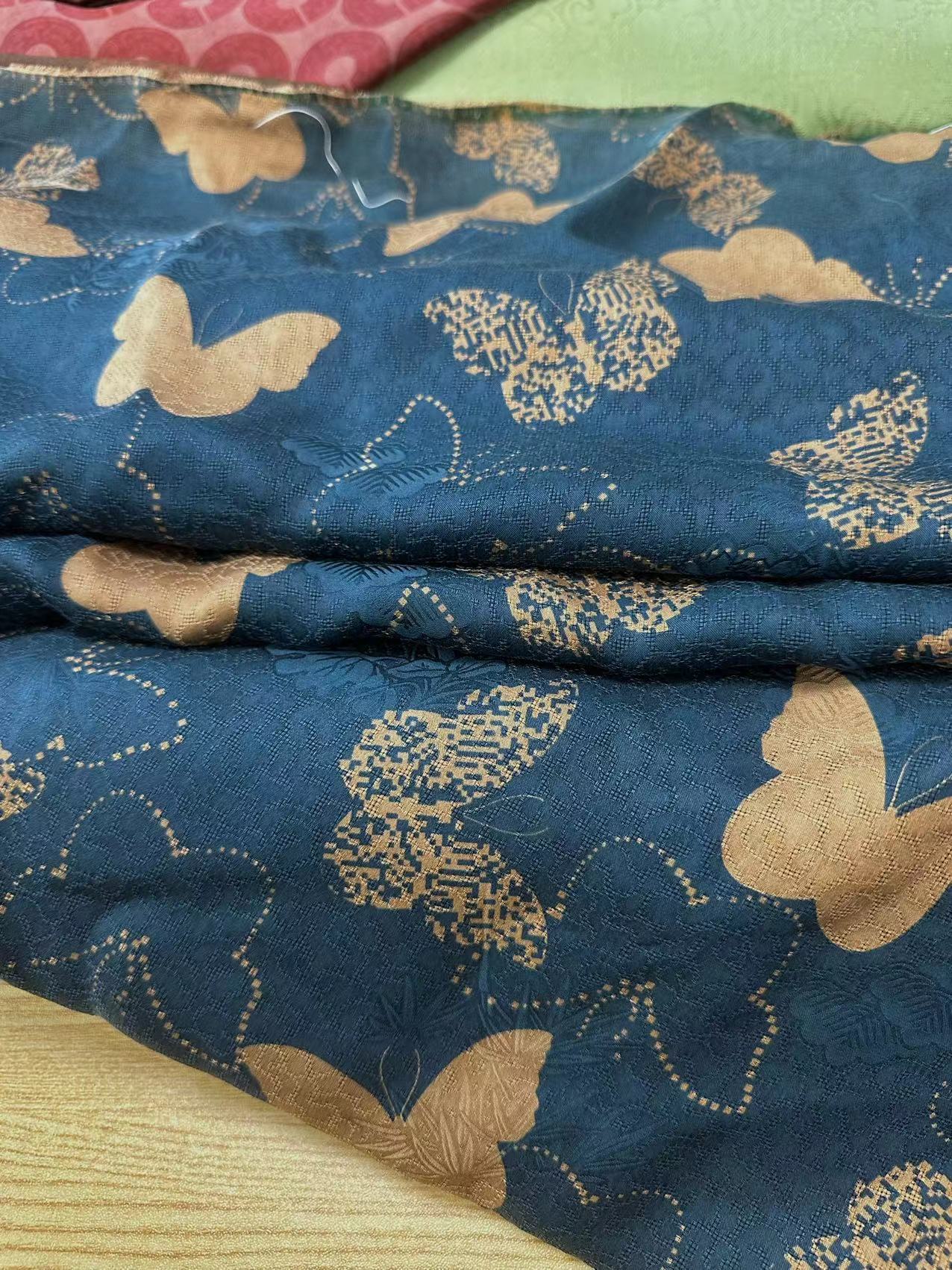 SXBAID - Handmade 25 Momme HUALUO Jacquard Hongyunsha Mud Silk Fabric (Openwork texture) - 114cm by the Yard