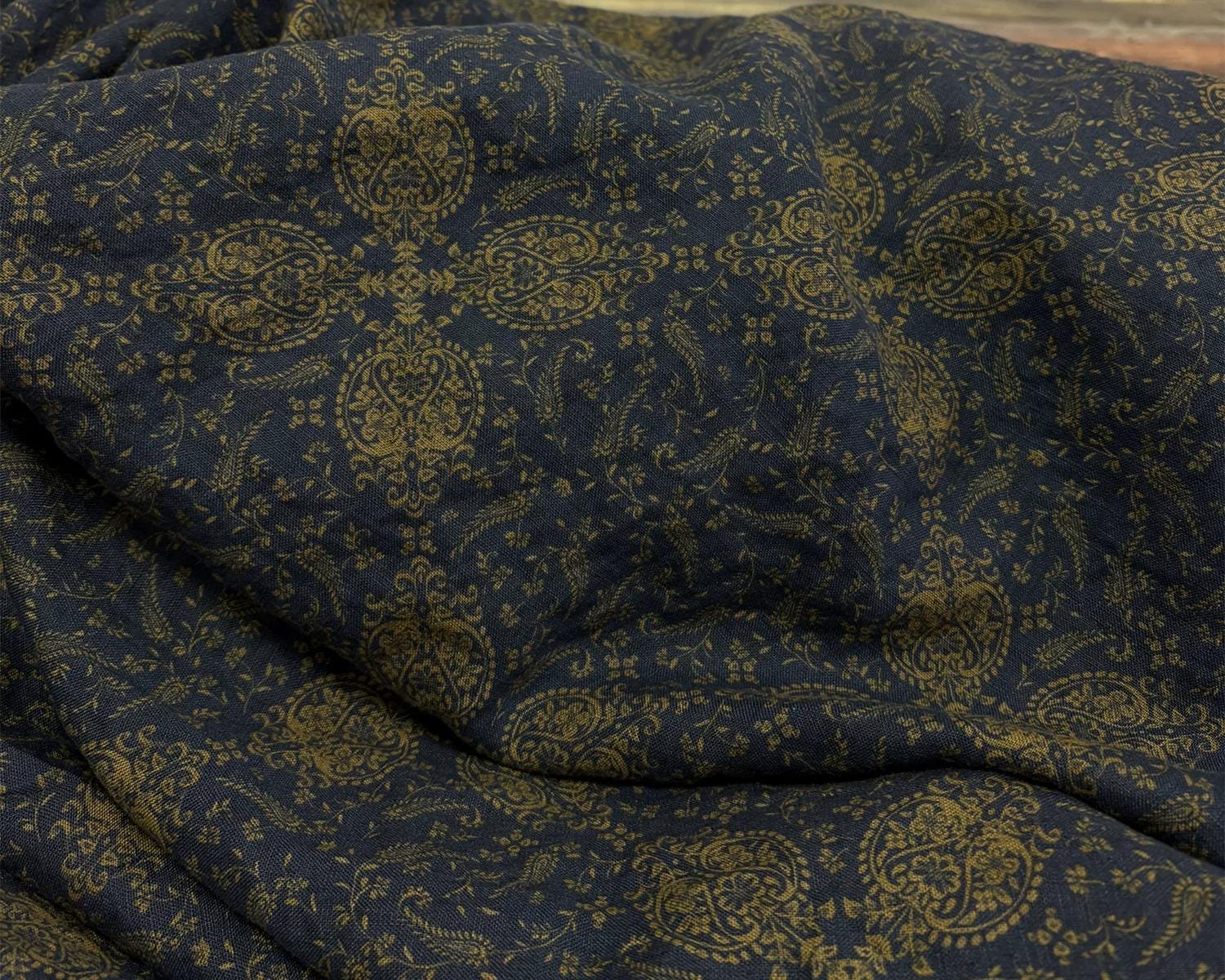 BJYULN - 100% Linen, Vintage Style Digital Print, 200 gram 135cm wide by the Yard