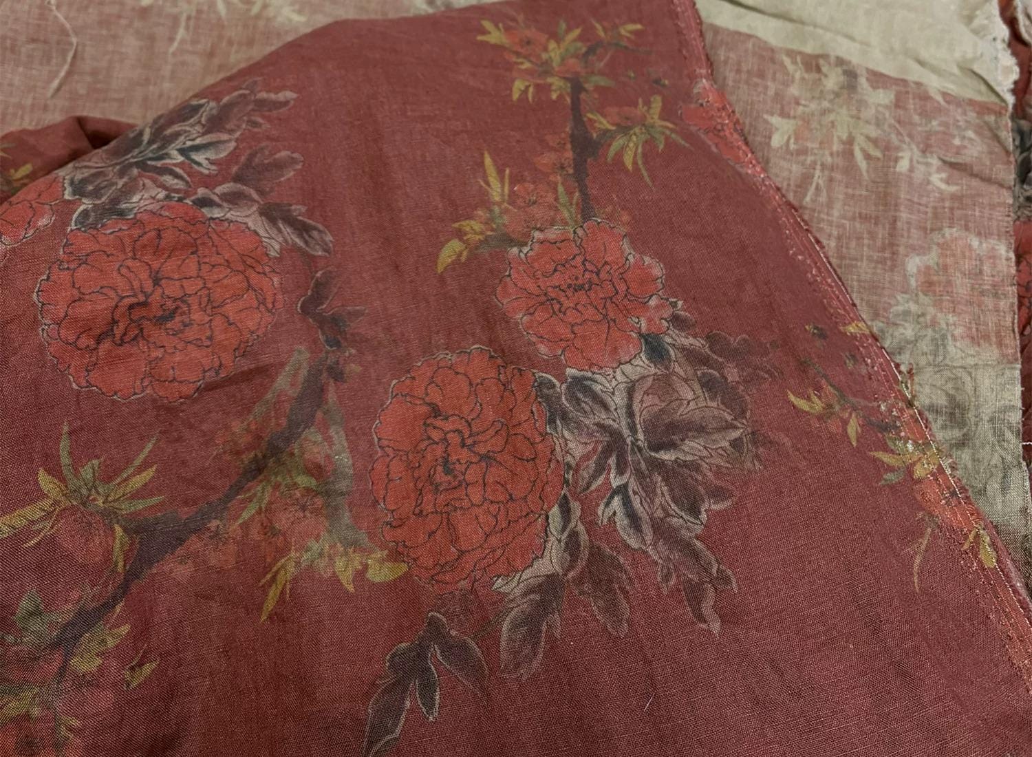 BJDNHU - 100% Linen, Vintage Style Digital Print Peony, 200 gram 135cm wide by the Yard