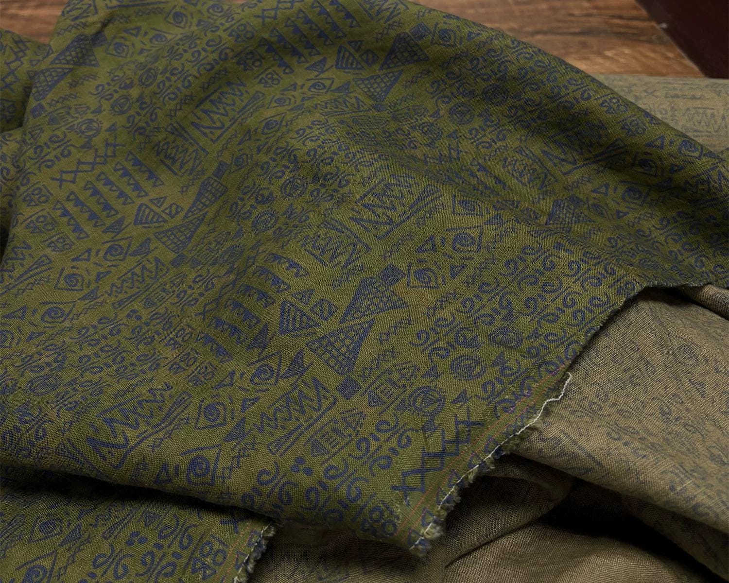BJGUZH - 100% Linen, Vintage Green and Yellow Digital Print, 200 gram 135cm wide by the Yard