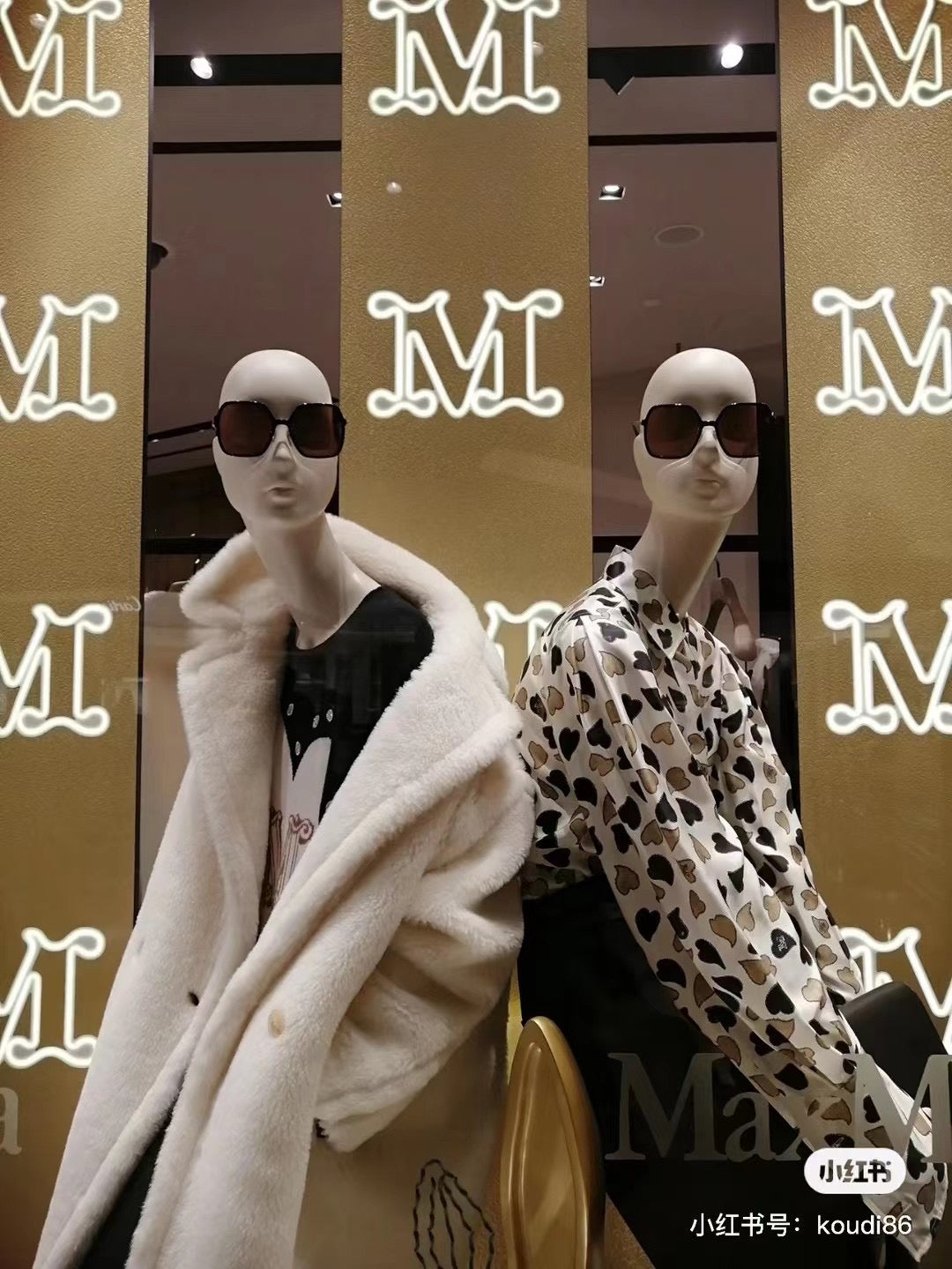 BUBHDX - 21 Momme   Heart Shape Digital Print Stretch Silk Satin Fabric - 140cm wide by the Yard