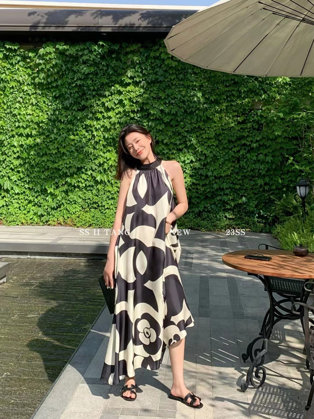 BUBBCH - 21 Momme  Black and White Camellia Digital Print Stretch Silk Satin Fabric - 140cm wide by the Yard