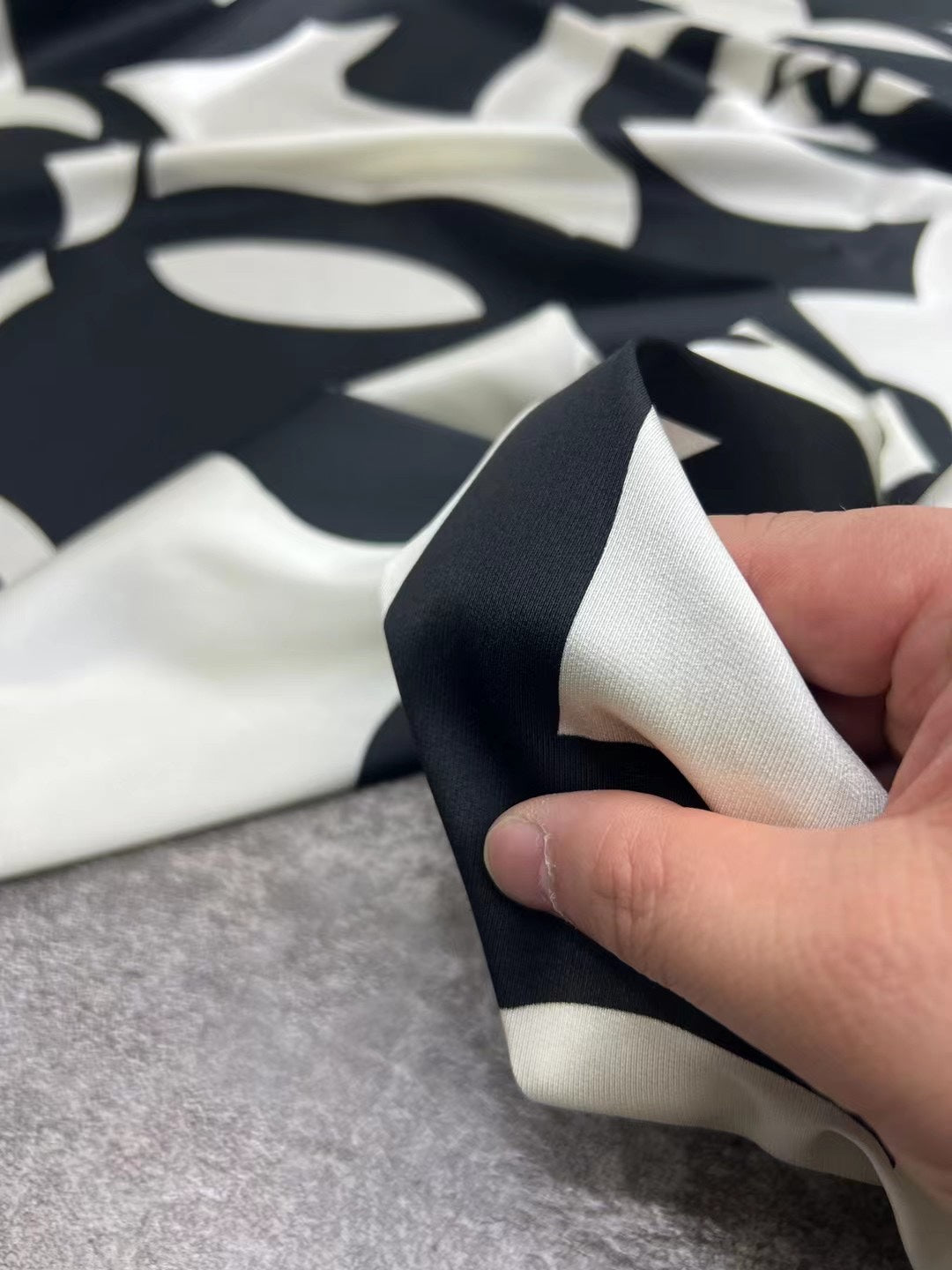 BUBBCH - 21 Momme  Black and White Camellia Digital Print Stretch Silk Satin Fabric - 140cm wide by the Yard