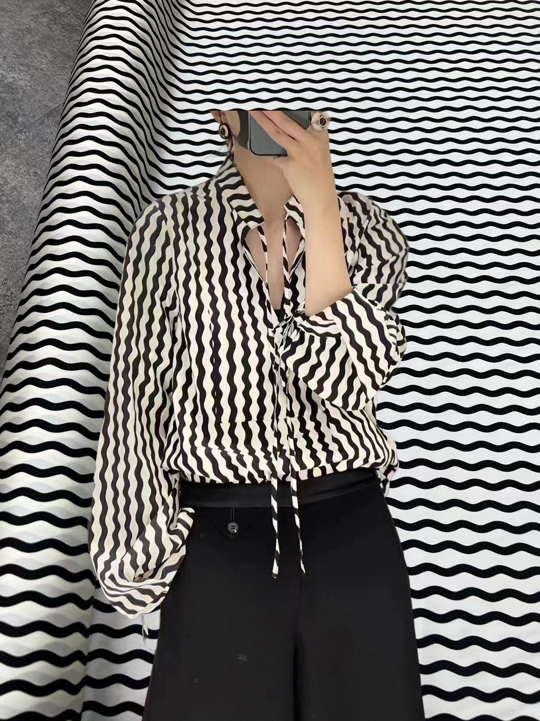 BUBBLW - 21 Momme Black Wavy Stripes Digital Print Stretch Silk Satin Fabric - 140cm wide by the Yard