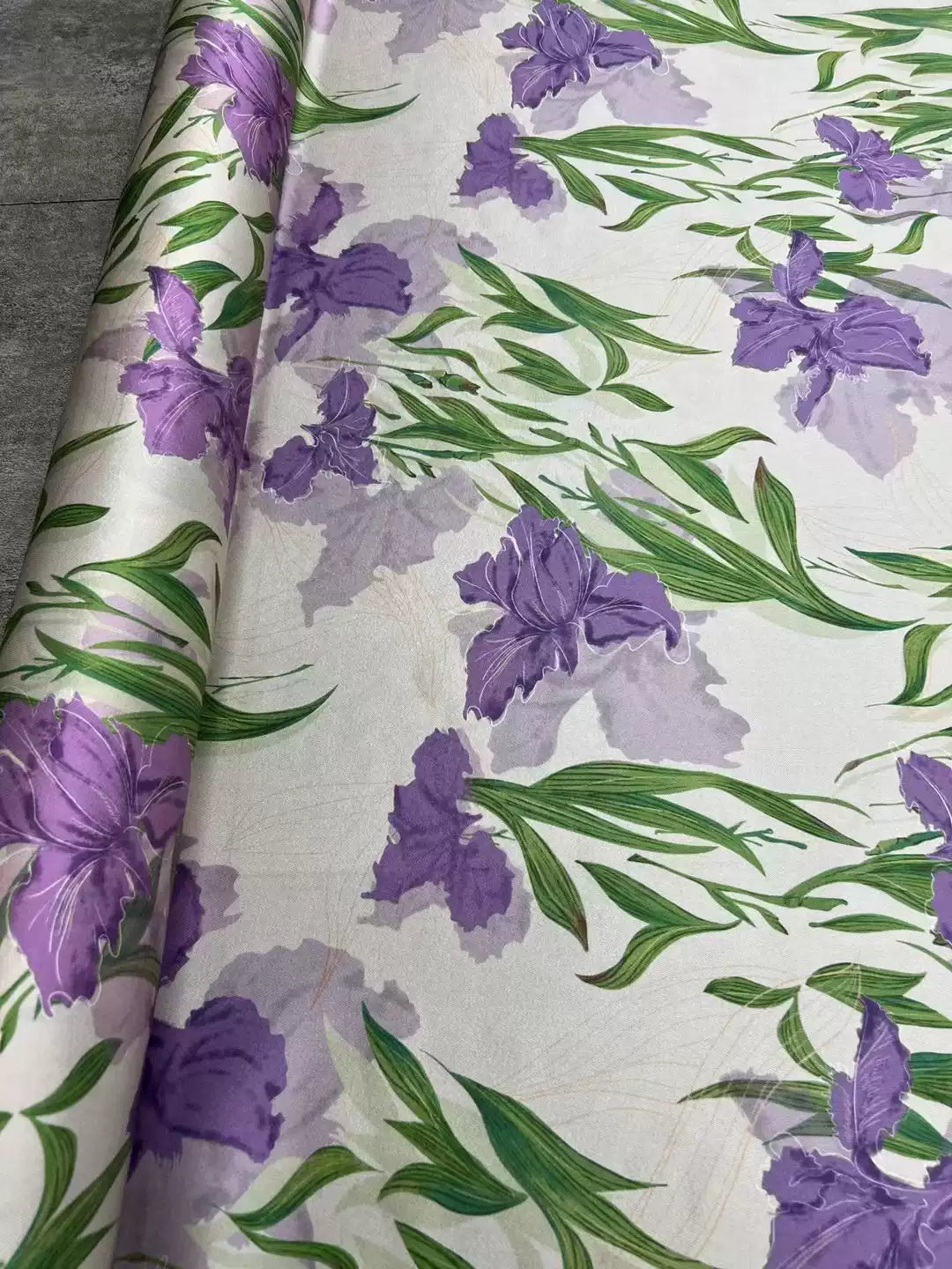 BUBFYW - 21 Momme Pink iris Digital Print Stretch Silk Satin Fabric - 140cm wide by the Yard