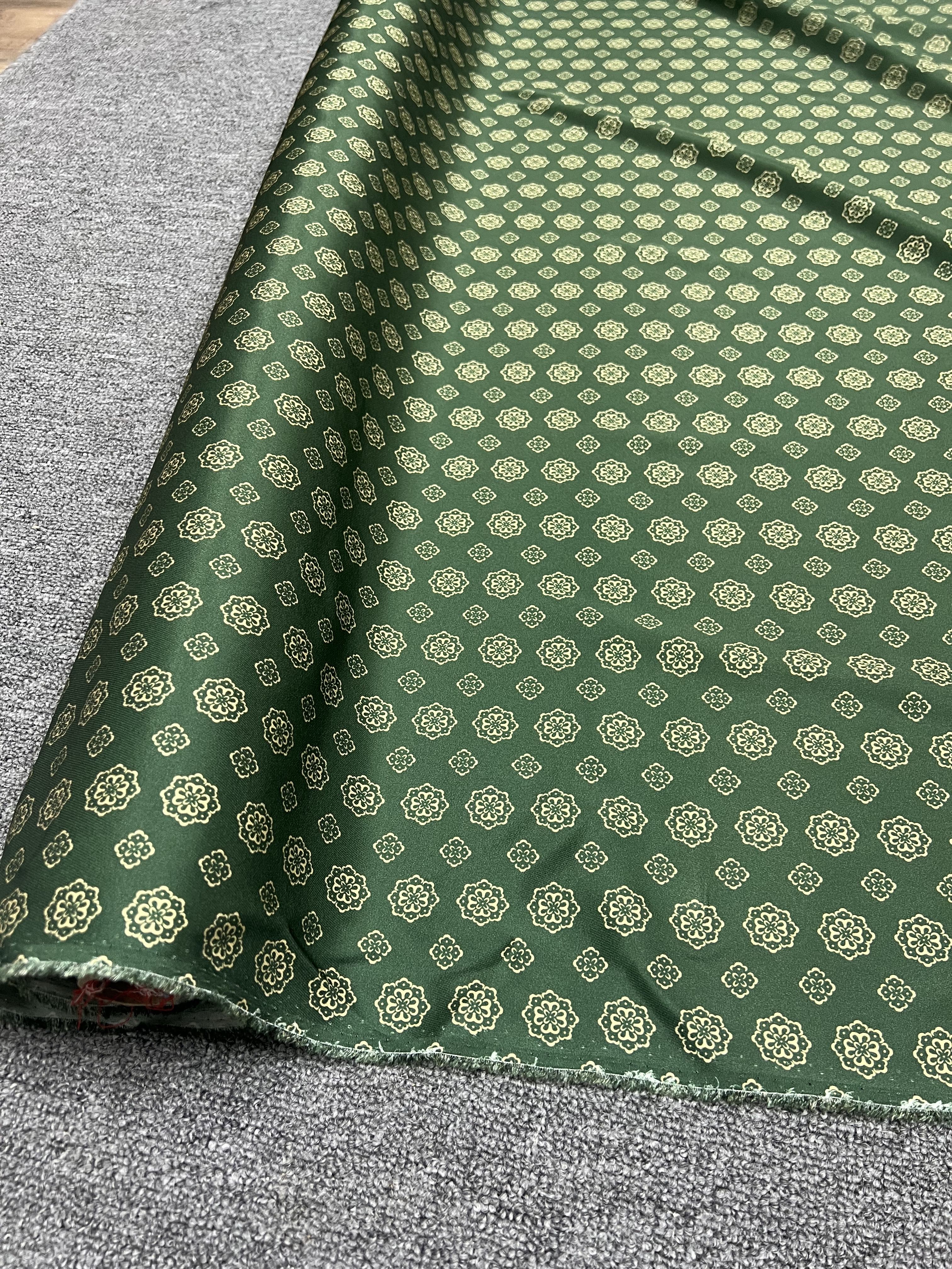 BUBLSJ - 21 Momme Green print Digital Print Stretch Silk Satin Fabric - 140cm wide by the Yard
