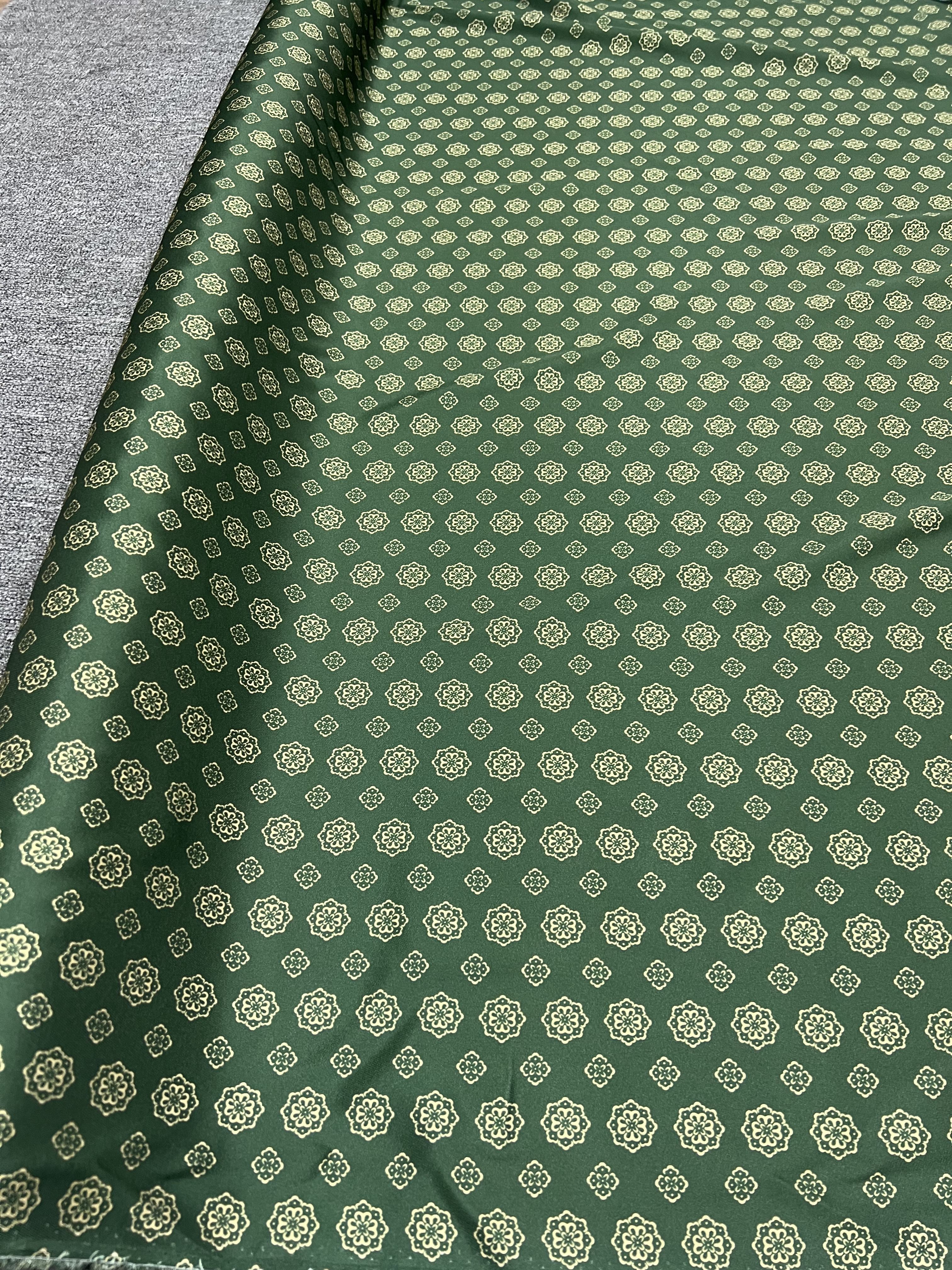BUBLSJ - 21 Momme Green print Digital Print Stretch Silk Satin Fabric - 140cm wide by the Yard