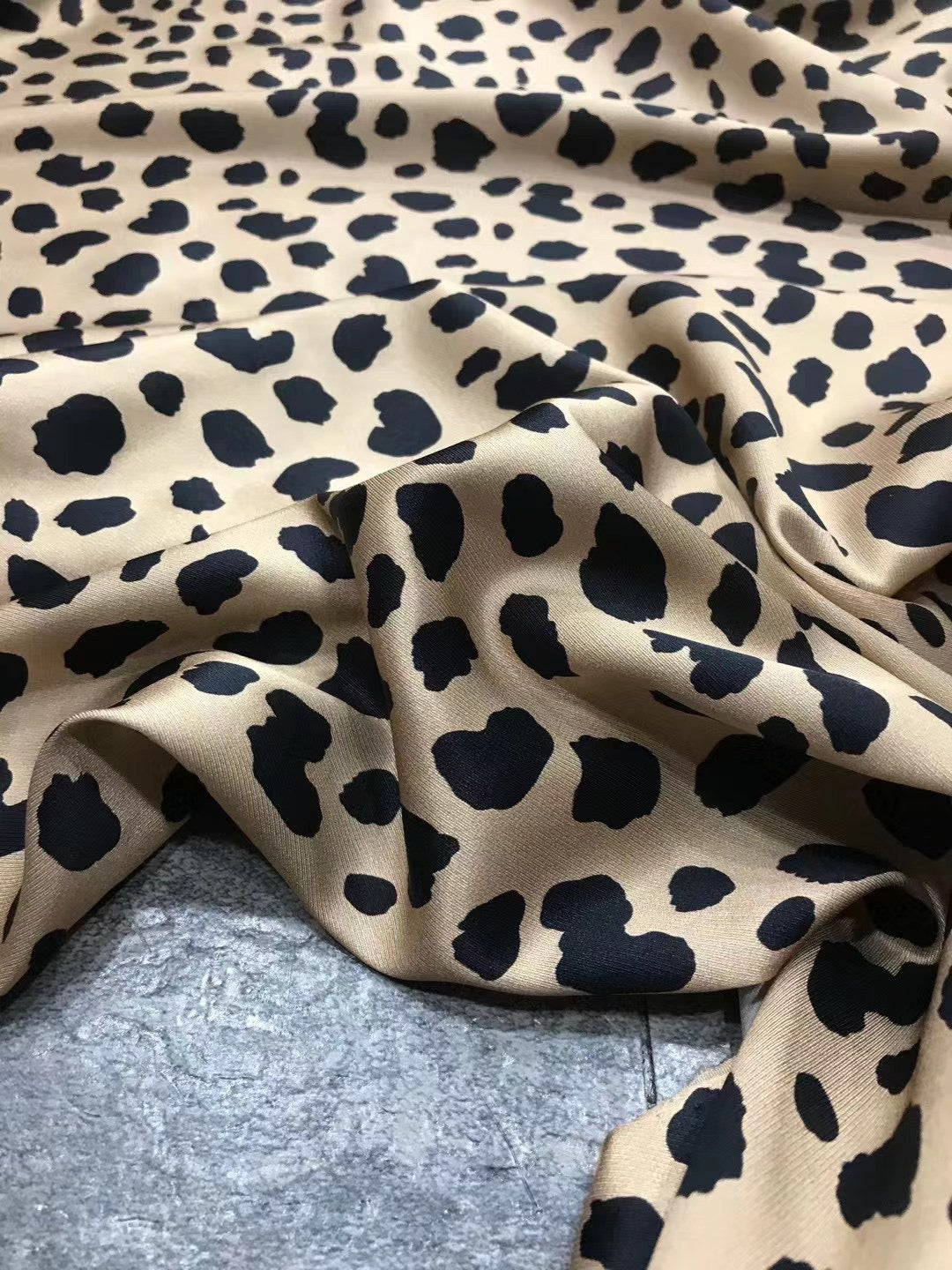 BUBXBW - 21 Momme Classic Leopard  Digital Print Stretch Silk Satin Fabric - 140cm wide by the Yard