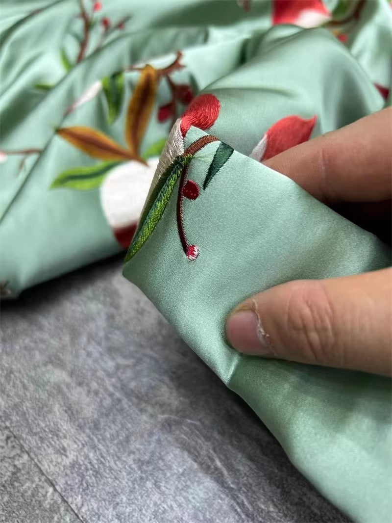 CJGFCXPT - Embroidered 100% silk SUKU satin fabric, 35 momme, 140cm wide, sold by the yard