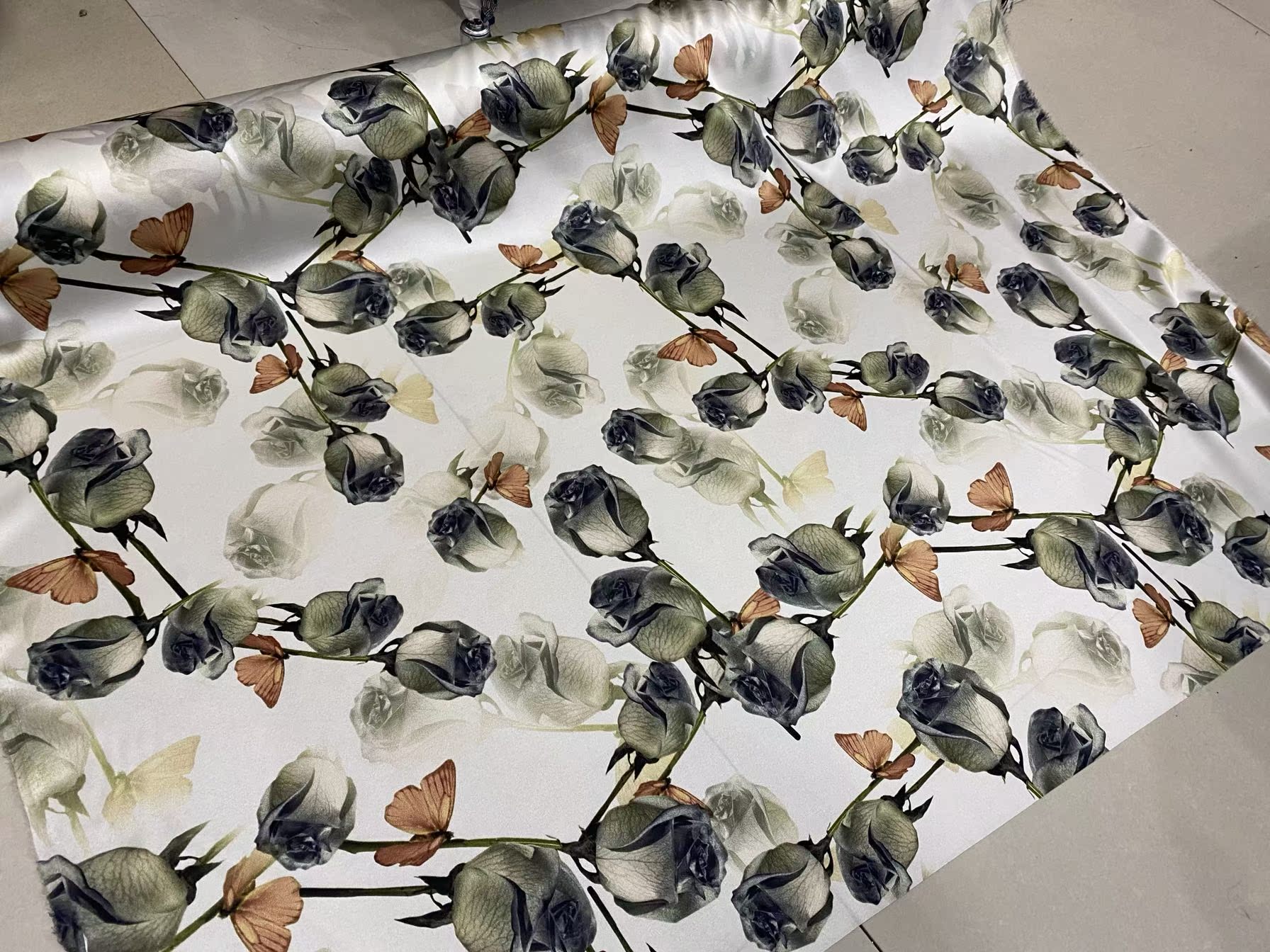 HEYUJN - 19 Momme Black Flowers Pattern Digital Print Stretch Silk Satin Fabric - 108cm wide by the Yard