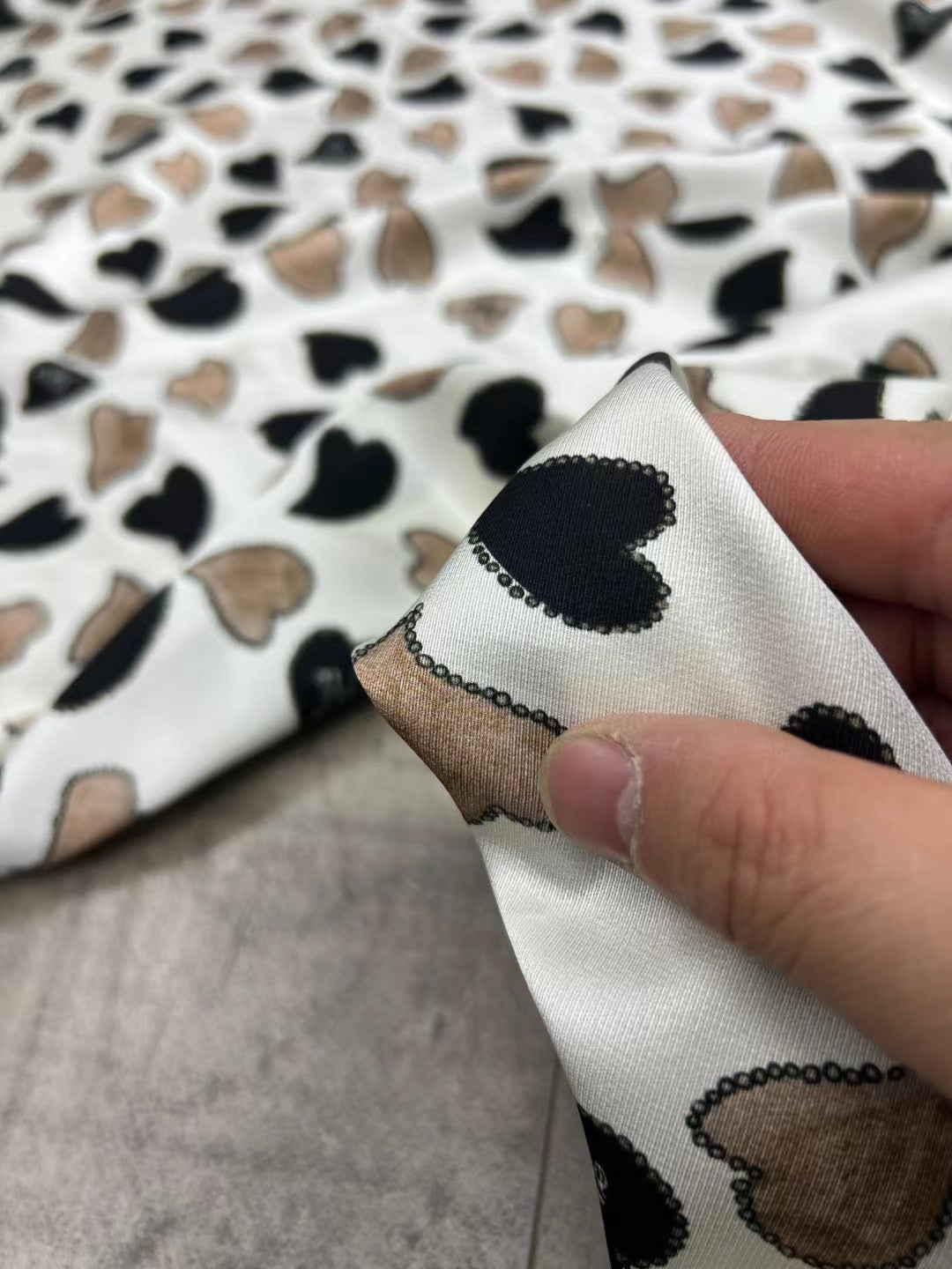 BUBHDX - 21 Momme   Heart Shape Digital Print Stretch Silk Satin Fabric - 140cm wide by the Yard