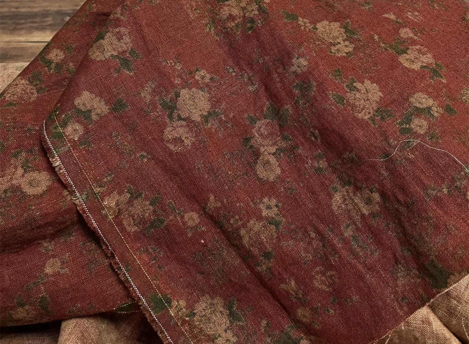 BJZAOG - 100% Linen, Vintage Style Red Floral Digital Prints, 200 gram 135cm wide by the Yard