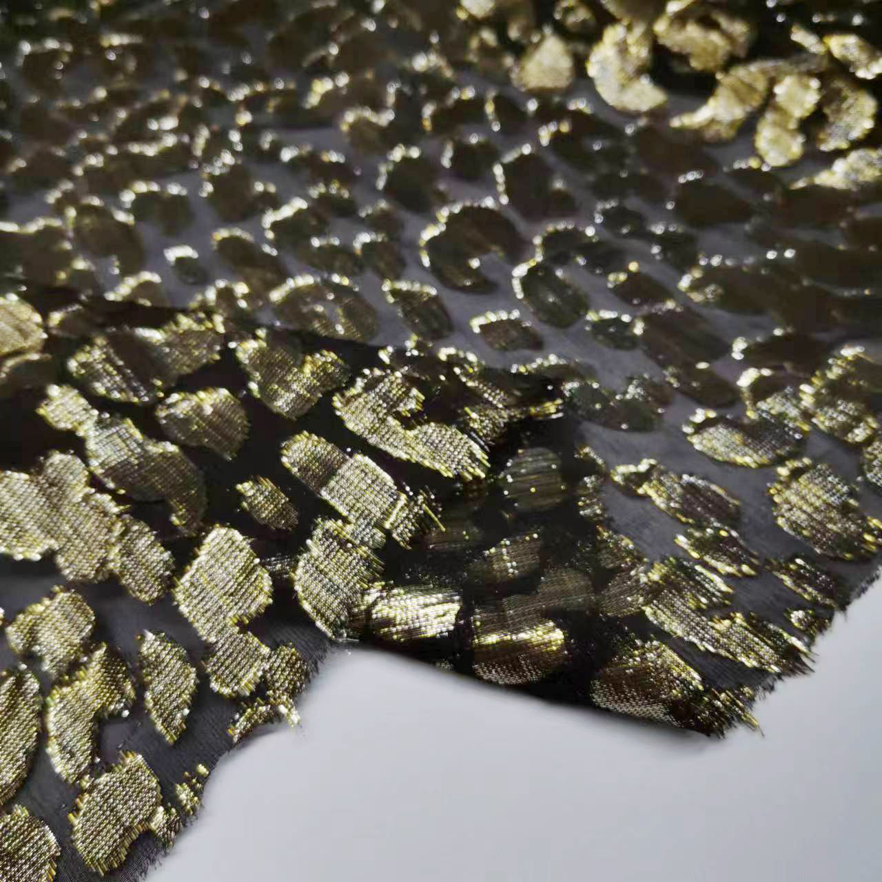 HEIYN - Metallic Gold Weave White Silk Georgette Fabric - 112cm wide by the Yard