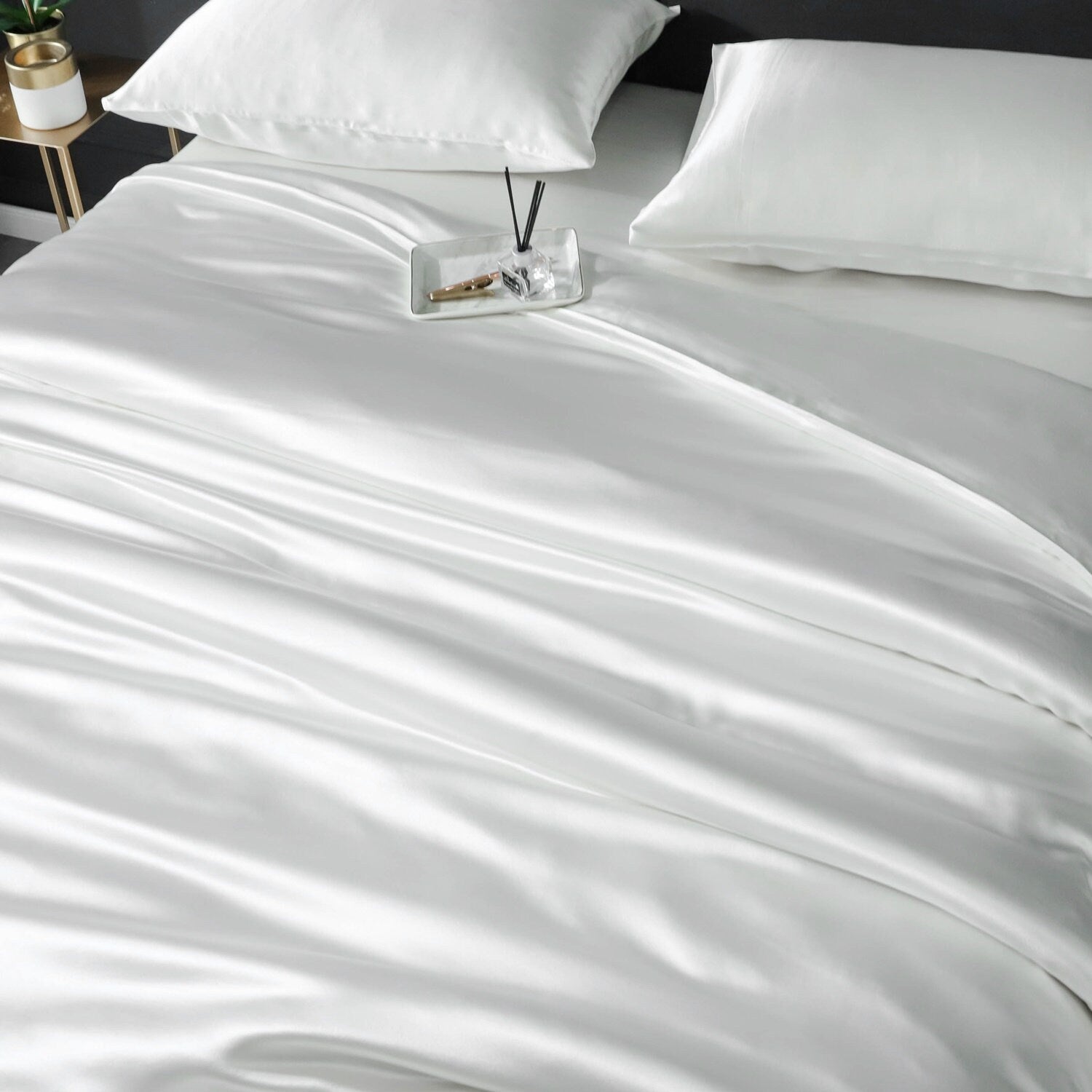 22mm Pearl White Silk Pillowcase, for Better Skin Less Sleep Creases, Handmade with 100% Silk for King, Queen, and Customized Sizes Bedding.
