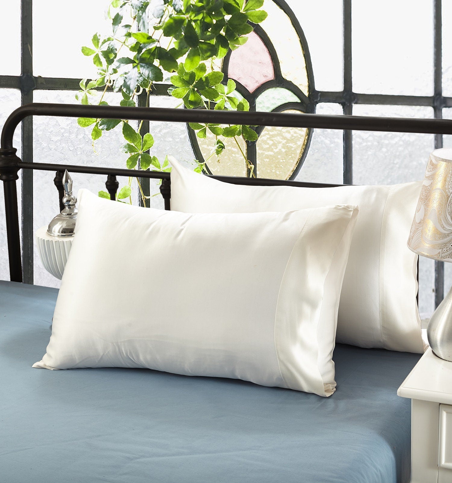 30mm Solid Off-White, Handmade with 100% 6A Pure Silk, Beauty Sleep Anti Ageing/Wrinkles, for King, Queen, Customized sizes Bedding.