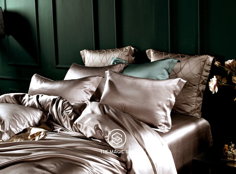 Luxurious Silk Bedding Set 4 pieces. Charmeuse silk bedding set in Dark Gold. Made in 25 momme 100% Anti-Allergic Mulberry Silk.