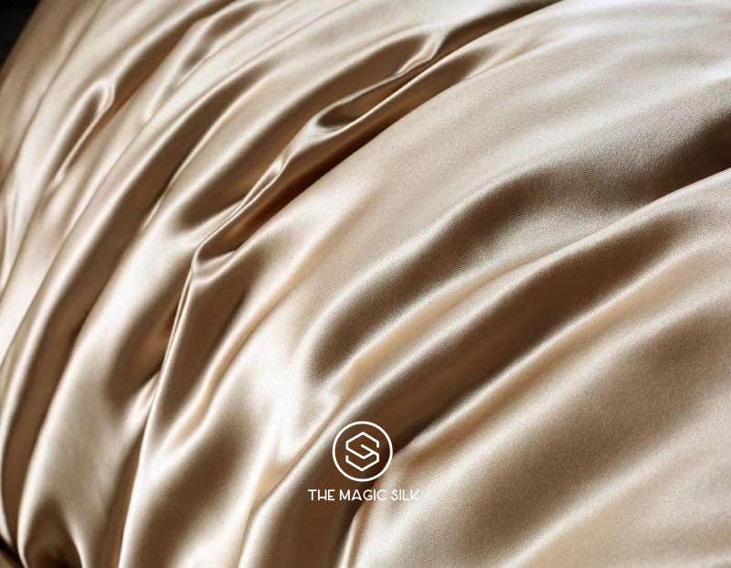 Luxurious Silk Bedding Set 4 pieces. Charmeuse silk bedding set in Mocca. Made in 25 momme 100% Anti-Allergic Mulberry Silk.