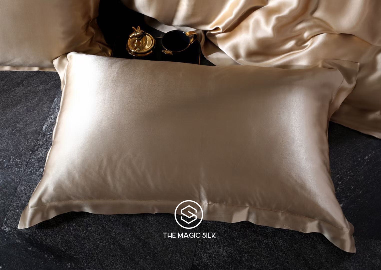 Luxurious Silk Bedding Set 4 pieces. Charmeuse silk bedding set in Mocca. Made in 25 momme 100% Anti-Allergic Mulberry Silk.