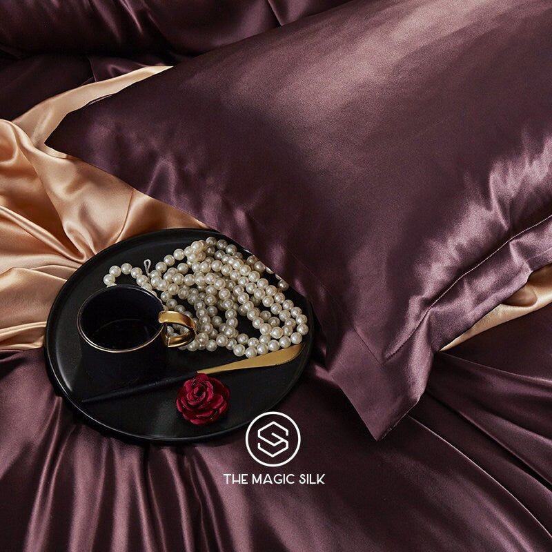 Luxurious Silk Bedding Set 4 pieces. Charmeuse silk bedding set in Berry Purple. Made in 25 momme 100% Anti-Allergic Mulberry Silk.