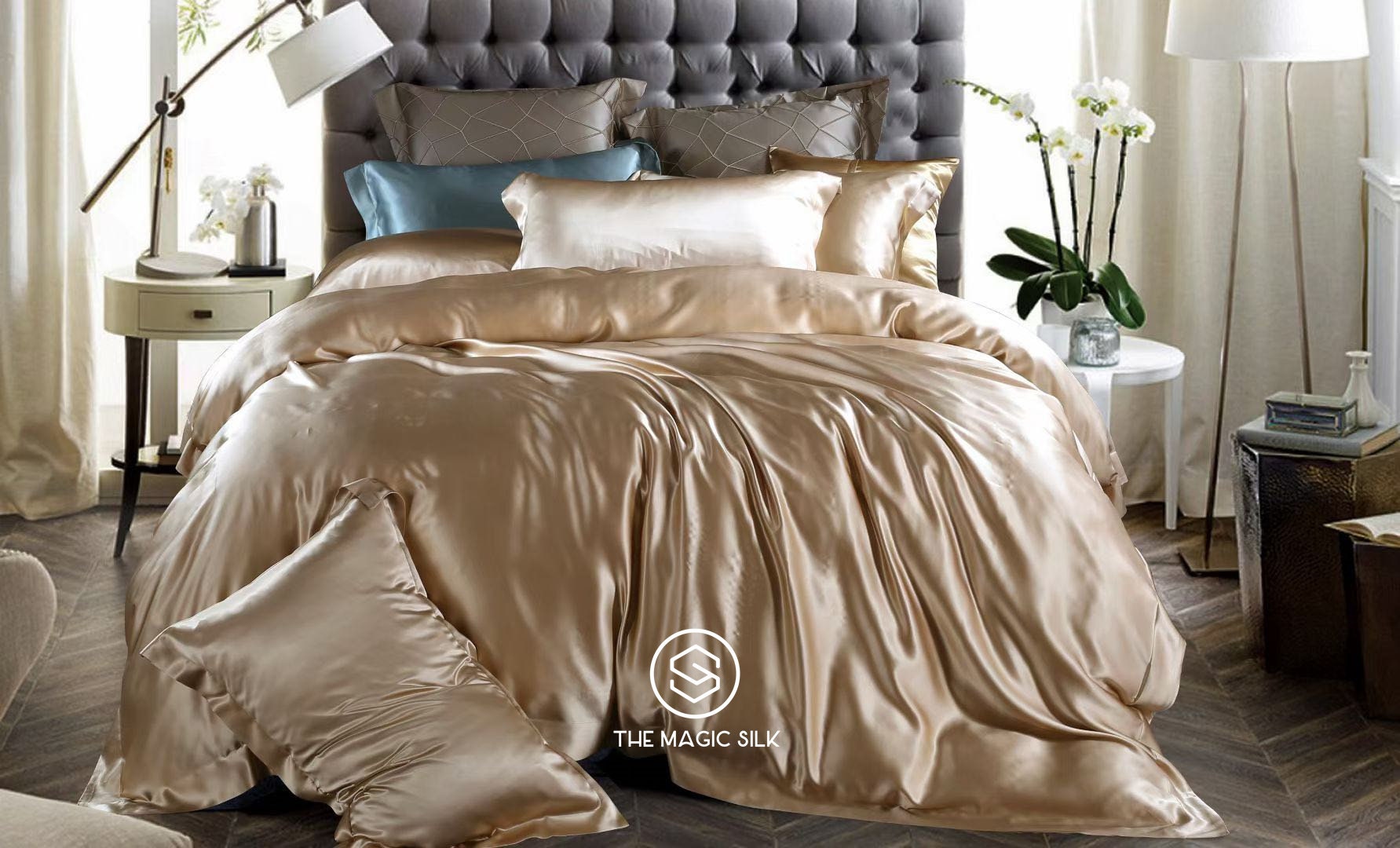 Luxurious Silk Bedding Set 4 pieces. Charmeuse silk bedding set in Mocca. Made in 25 momme 100% Anti-Allergic Mulberry Silk.
