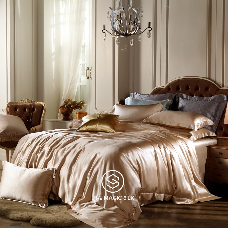 Luxurious Silk Bedding Set 4 pieces. Charmeuse silk bedding set in Mocca. Made in 25 momme 100% Anti-Allergic Mulberry Silk.