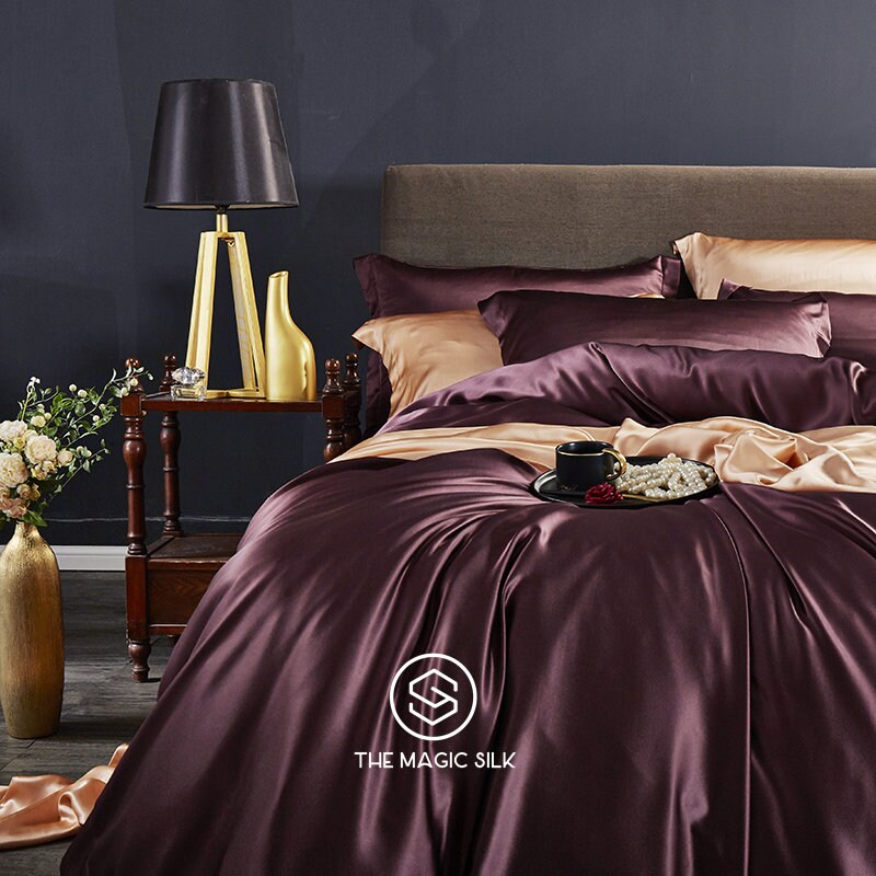 Luxurious Silk Bedding Set 4 pieces. Charmeuse silk bedding set in Berry Purple. Made in 25 momme 100% Anti-Allergic Mulberry Silk.
