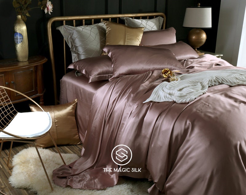 Luxurious Silk Bedding Set 4 pieces. Charmeuse silk bedding set in Bean Purple. Made in 25 momme 100% Anti-Allergic Mulberry Silk.