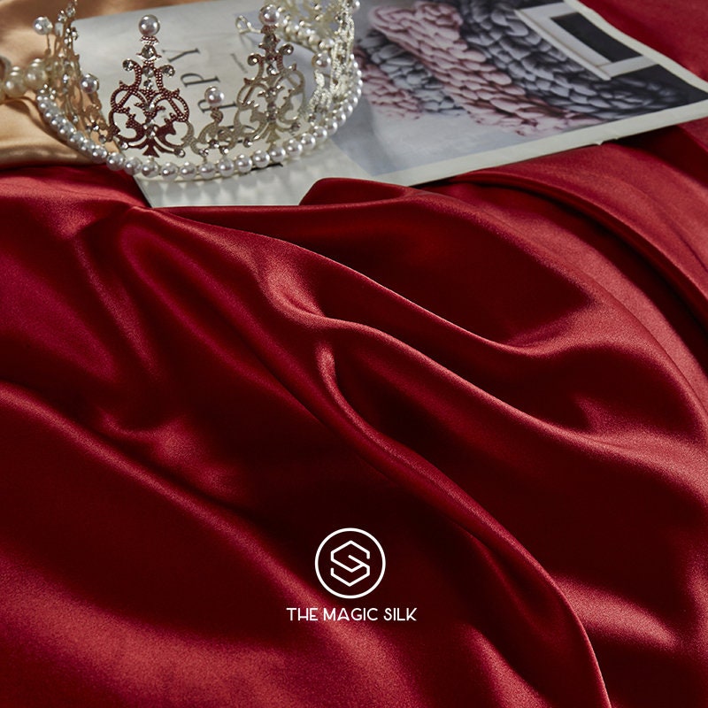 Luxurious Silk Bedding Set 4 pieces. Charmeuse silk bedding set in Wine Red. Made in 25 momme 100% Anti-Allergic Mulberry Silk.