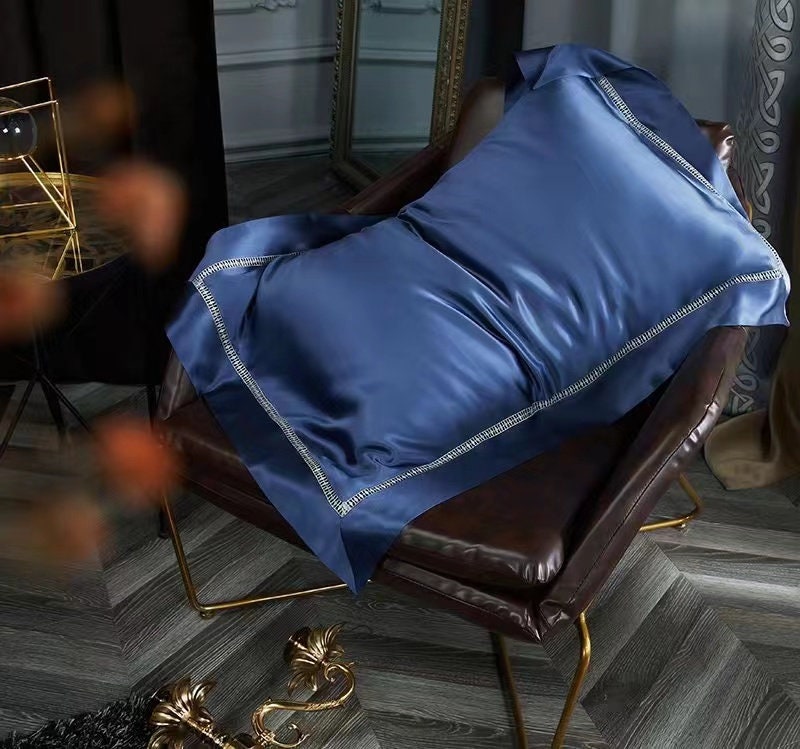 New collection Romance/Lace and Silk/25 Momme Mulberry Silk Bedding Set in Navy Blue with Beautiful Lace Deco