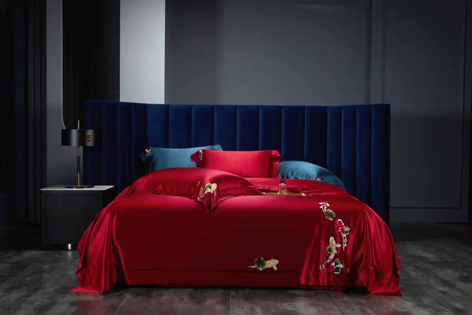 New collection Hand Embroidery/25 Momme Mulberry Silk Bedding Set 4pcs in Chinese Bridal Red