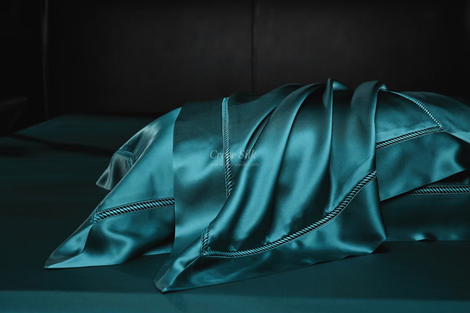 PEACOCK BLUE - 25 momme Lace Silk bedding Set 4pcs - 1x Duvet Cover, 1x Sheet, 2x Pillowcases, 100% SILK