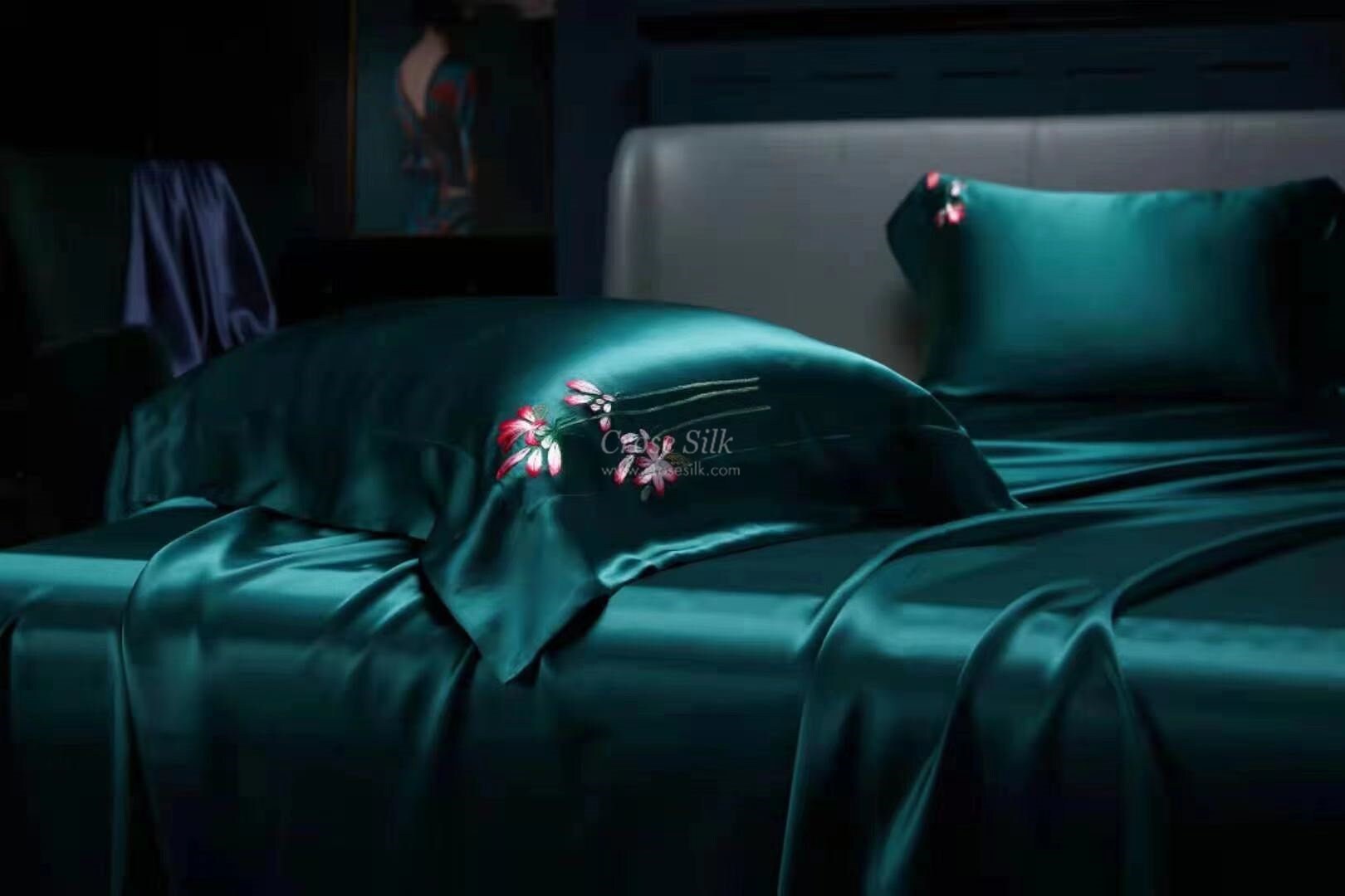 AS  WISHES EMBROIDERY   - 25 Momme 100% Mulberry Silk Bedding Set 4 pieces