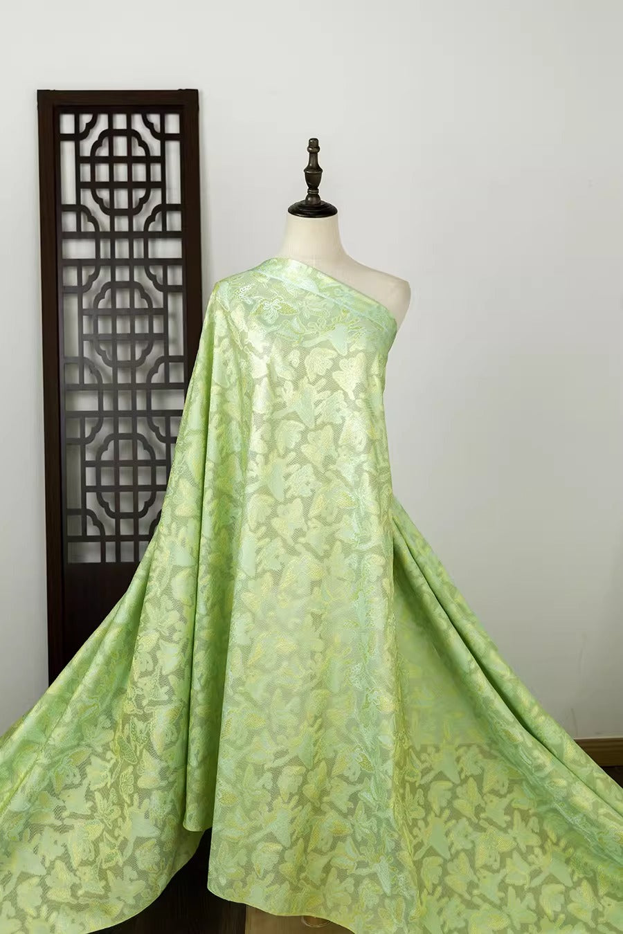 李德喜。四经八纬色织罗 XYLN012 - Leno silk fabric, yellow green butterfly,  25 momme 114cm wide by the yard