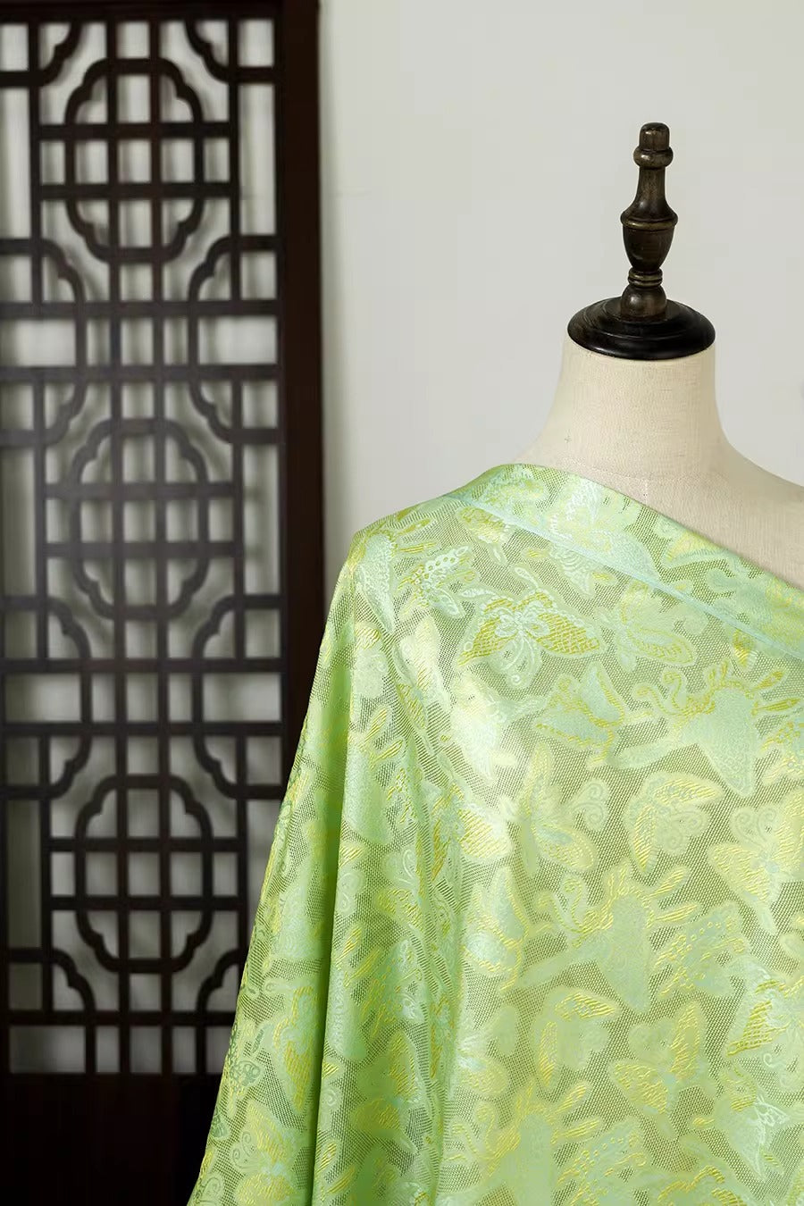 李德喜。四经八纬色织罗 XYLN012 - Leno silk fabric, yellow green butterfly,  25 momme 114cm wide by the yard