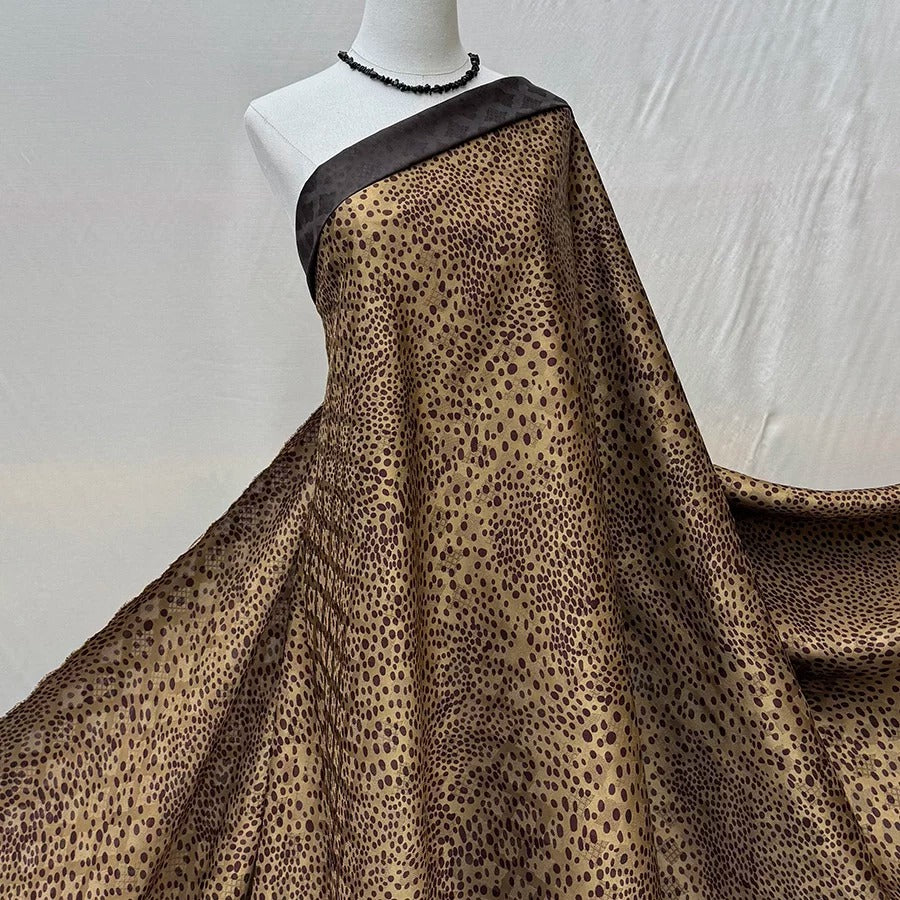 不规则波点   Mud Silk fabric, Jacquard HUALUO, 25 momme 110cm wide by the Yard